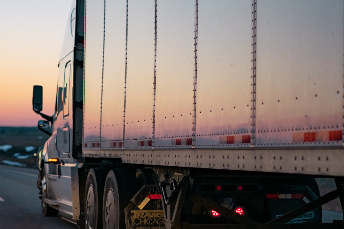 OAKLAND TRUCKING LLC equipment